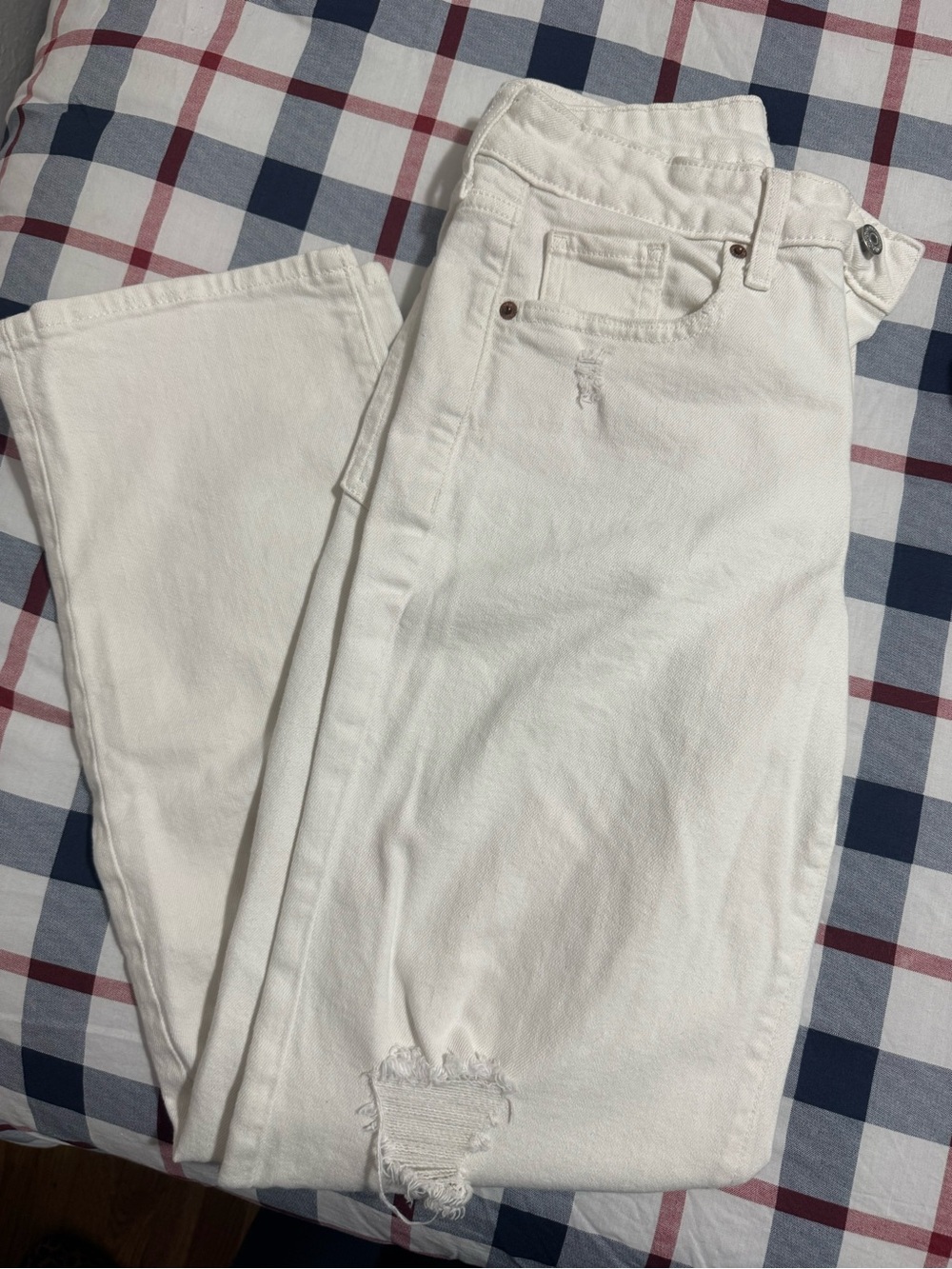 Old Navy White Straight-Leg Jeans with Distressed Knee